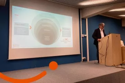 le Pr Mario Campone présentant la trajectoire ICO 2030